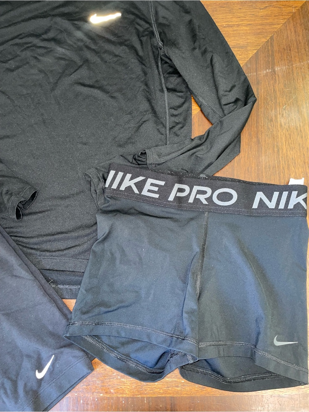 Nike Pro Women’s 3-Piece Bundle Black Compression Top Leggings Shorts Size Small - Picture 2 of 4